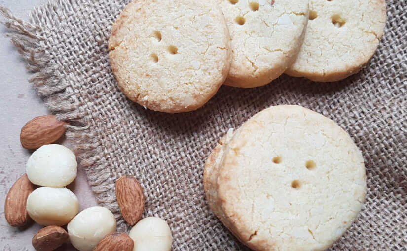 Low Carb Vanilla Macadamia Cookies