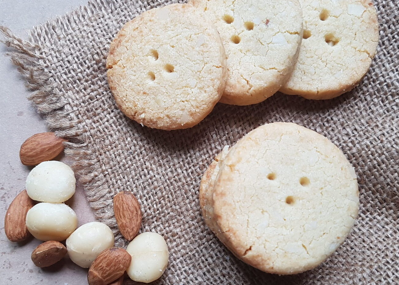 Low Carb Vanilla Macadamia Cookies