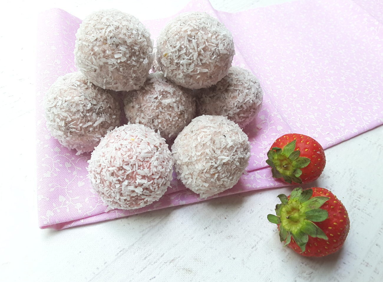 Sugar Free Strawberry Cheesecake Balls