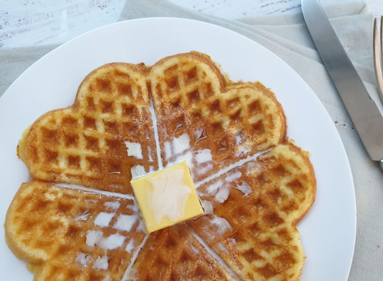 https://ketohh.com/wp-content/uploads/2020/01/waffles-e1580371589316.jpg