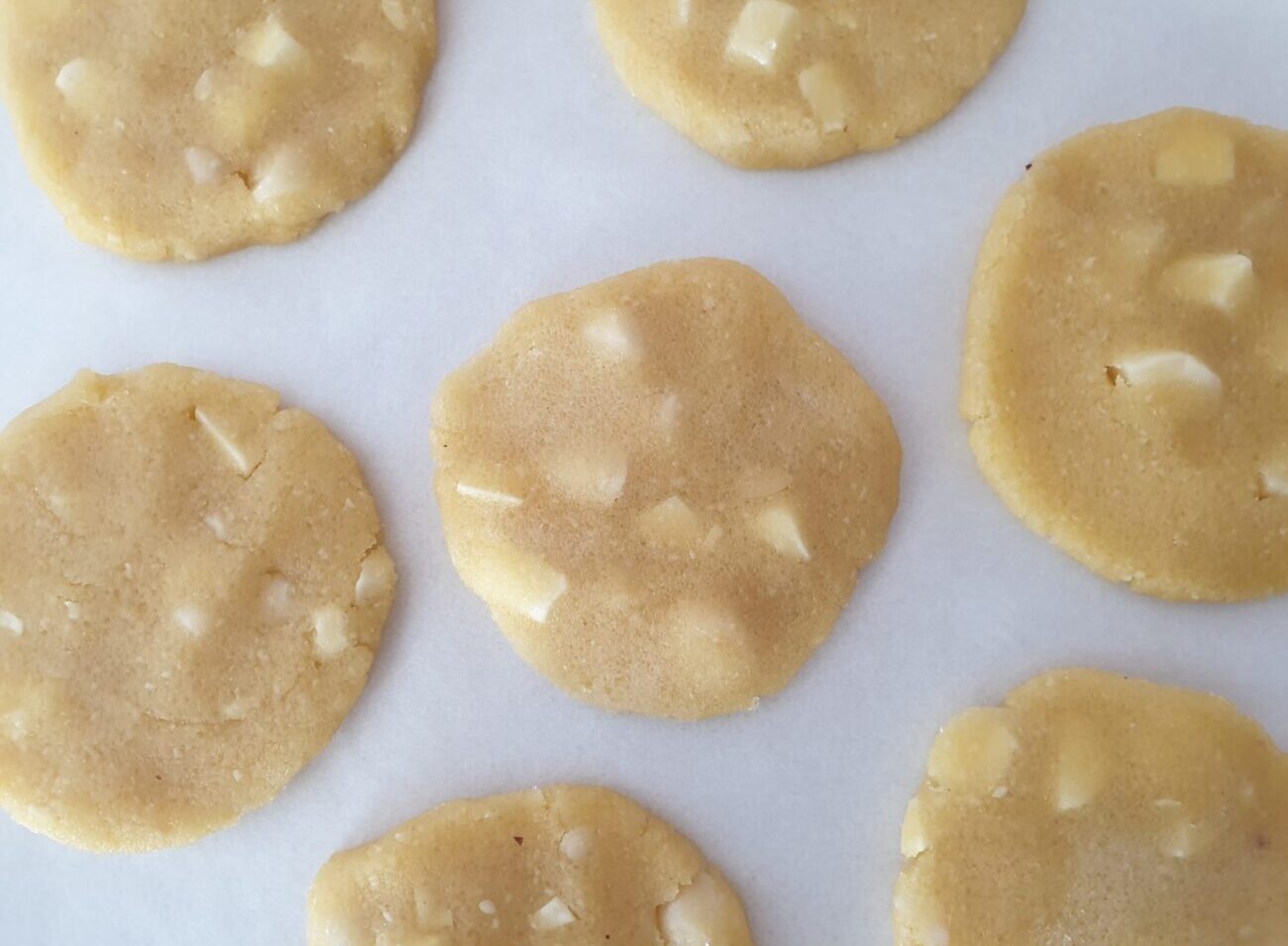 Keto White Chocolate Macadamia Cookies