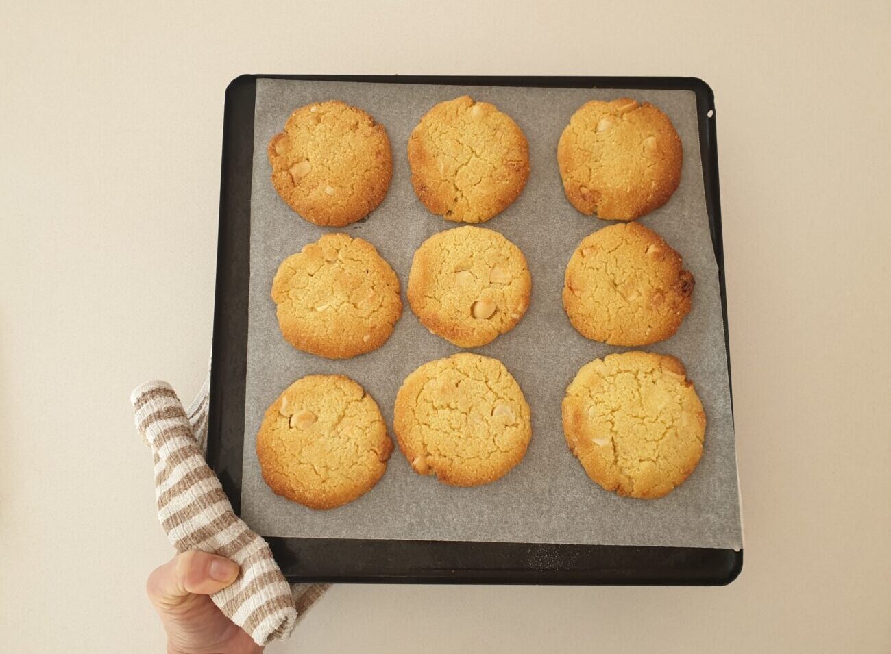 Keto White Chocolate Macadamia Cookies